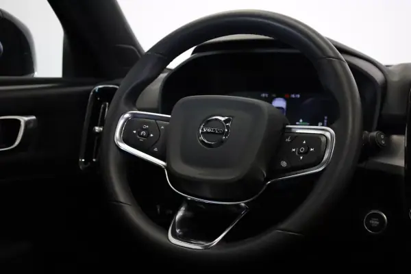 Volvo XC 40 2022 - 28990 EUR, 98750 km - AUTO.MOTO.pt - 98750km - foto 6 de 51