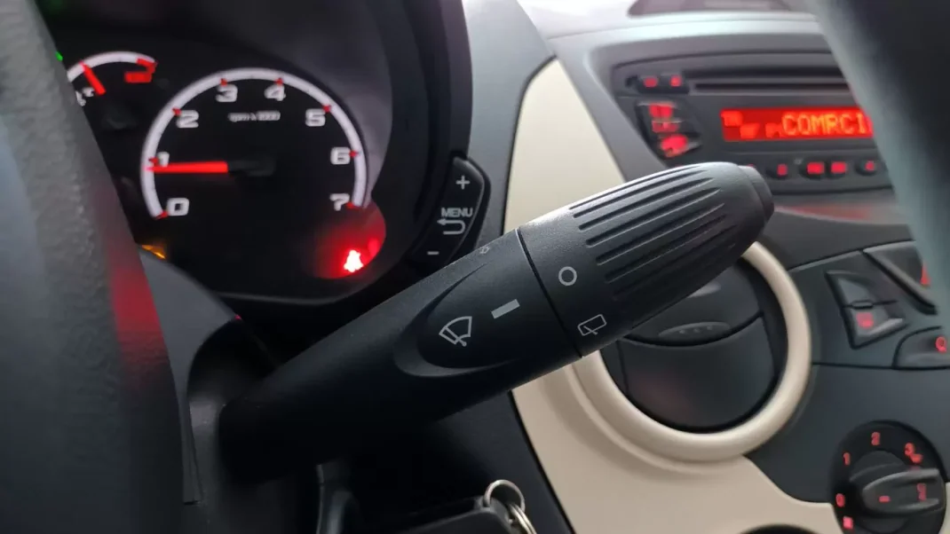 Ford KA 2015 - 7500 EUR, 111953 km - AUTO.MOTO.pt - 111953km - foto 26 de 46