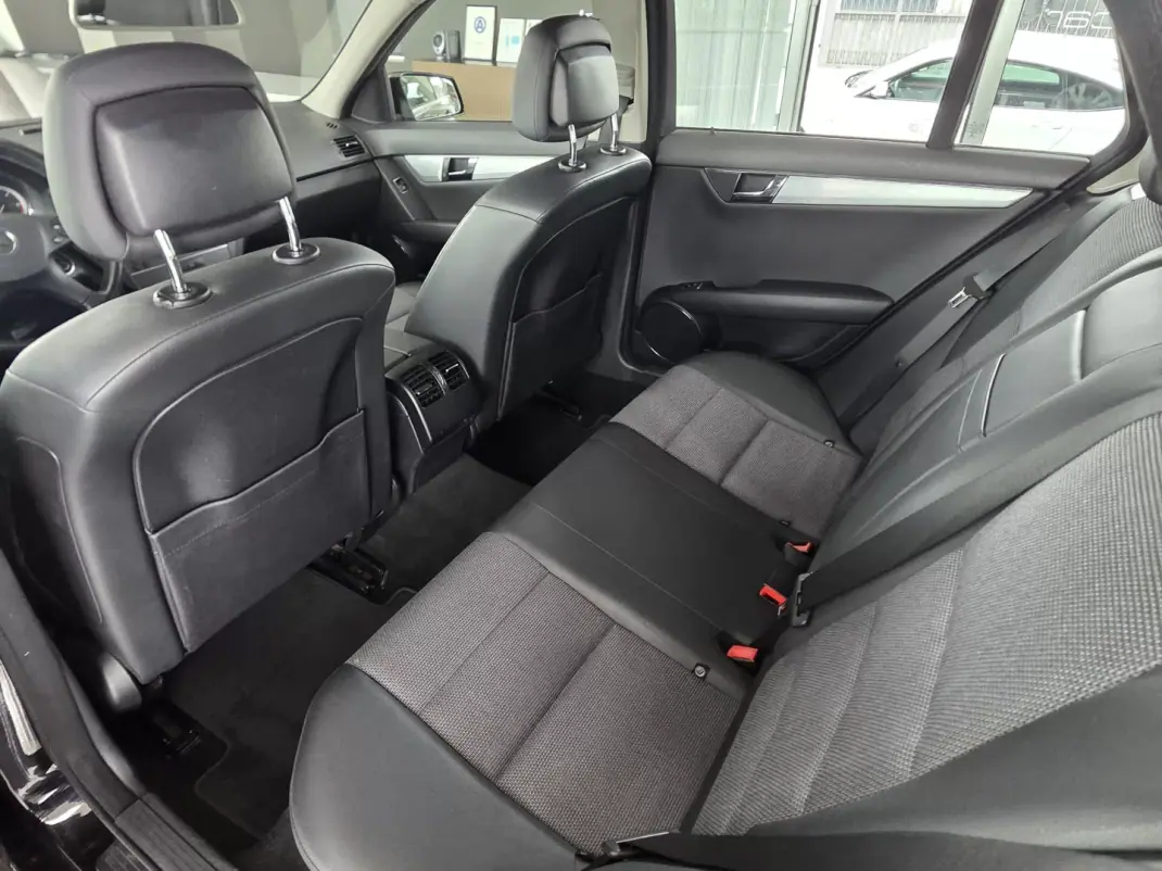 Mercedes-Benz C 220 2011 - 12900 EUR, 222771 km - AUTO.MOTO.pt - 222771km - foto 25 de 31