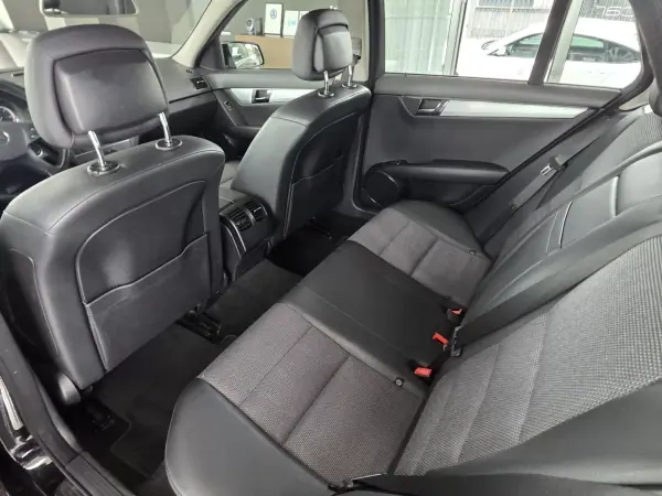 Mercedes-Benz C 220 2011 - 12900 EUR, 222771 km - AUTO.MOTO.pt - 222771km - foto 25 de 31
