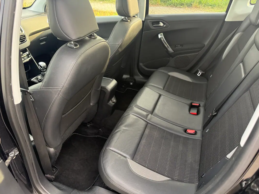 Peugeot 2008 2016 - 10900 EUR, 160000 km - AUTO.MOTO.pt - 160000km - foto 8 de 9