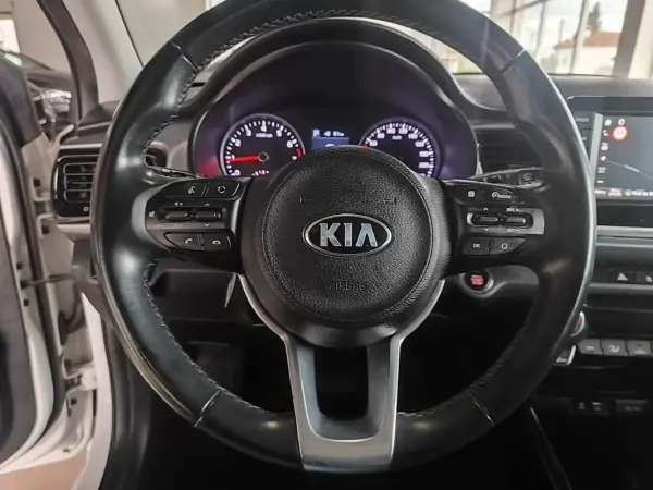 Kia Rio 2018 - 14750 EUR, 46500 km - AUTO.MOTO.pt - 46500km - foto 25 de 35