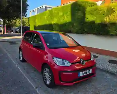 Volkswagen Up! 2018 - 8950 EUR, 81737 km - AUTO.MOTO.pt - 81737km - foto 8 de 15