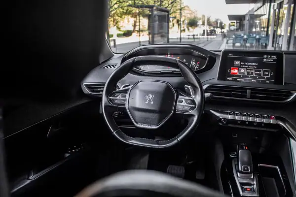 Peugeot 3008 2018 - 18450 EUR, 107895 km - AUTO.MOTO.pt - 107895km - foto 31 de 40