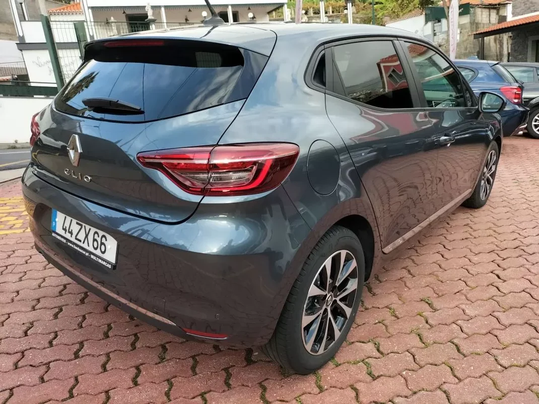 Renault Clio 2020 - 16250 EUR, 96000 km - AUTO.MOTO.pt - 96000km - foto 6 de 11