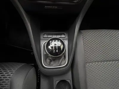 Volkswagen Golf Variant 2011 - 7900 EUR, 284928 km - AUTO.MOTO.pt - 284928km - foto 14 de 19