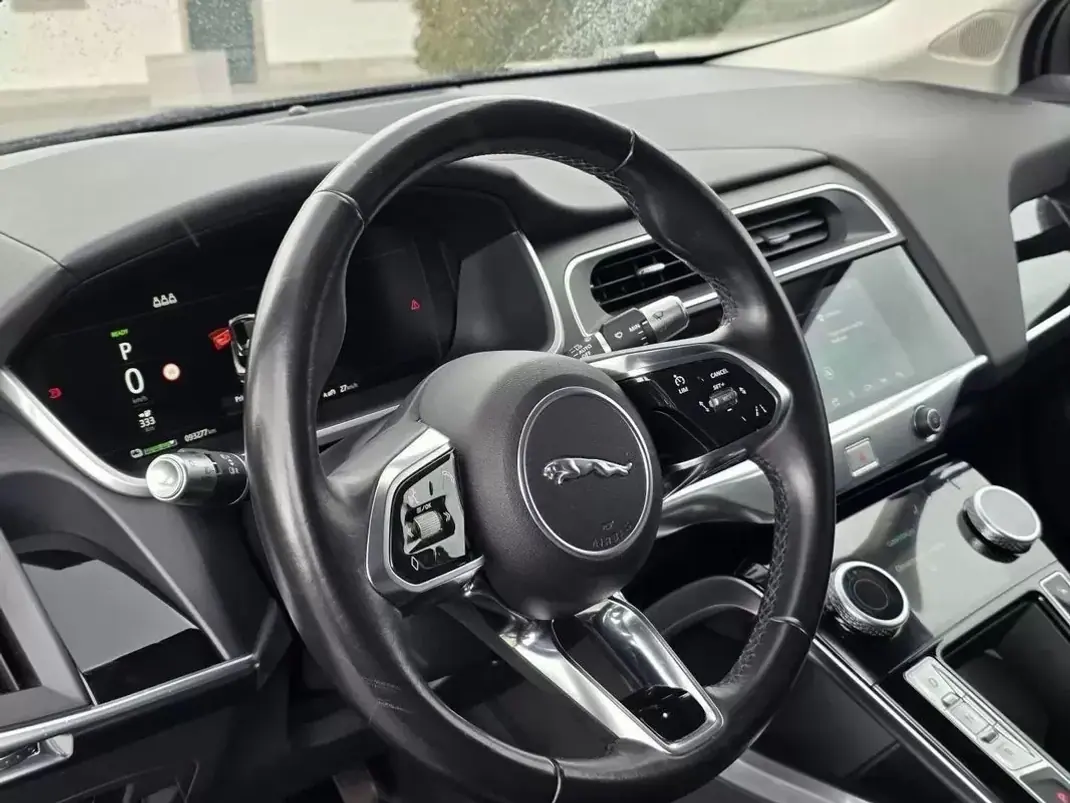 Jaguar I-Pace 2020 - 27999 EUR, 93000 km - AUTO.MOTO.pt - 93000km - foto 12 de 28