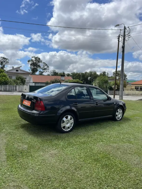 Volkswagen Bora 2000 - 4750 EUR, 270000 km - AUTO.MOTO.pt - 270000km - foto 6 de 14