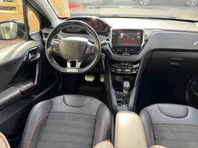 Peugeot 208 2015 - 8900 EUR, 195000 km - AUTO.MOTO.pt - 195000km - foto 24 de 29