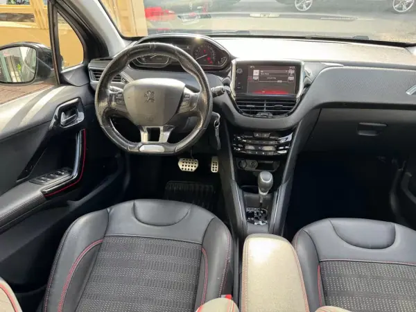 Peugeot 208 2015 - 8900 EUR, 195000 km - AUTO.MOTO.pt - 195000km - foto 24 de 29