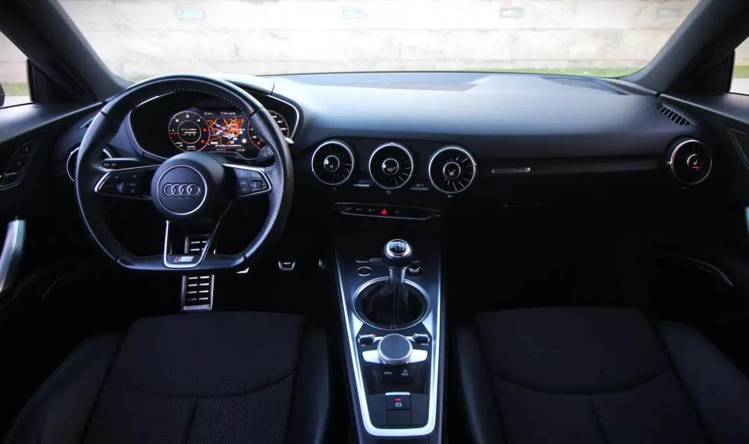 Audi TT Roadster 2015 - 23990 EUR, 151000 km - 151000km - foto 33 de 47