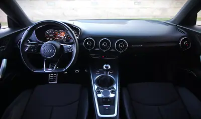 Audi TT Roadster 2015 - 23990 EUR, 151000 km - AUTO.MOTO.pt - 151000km - foto 33 de 47