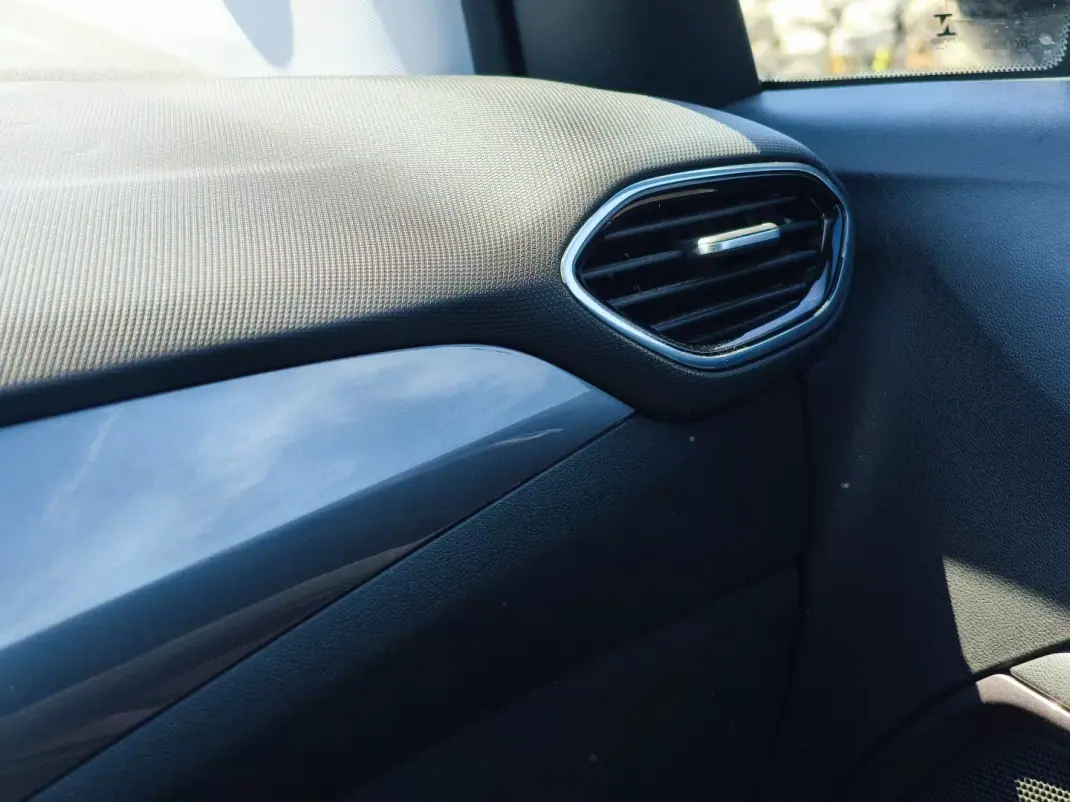 Opel Crossland X 2018 - 13990 EUR, 70165 km - AUTO.MOTO.pt - 70165km - foto 20 de 21