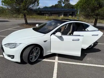 Tesla Model S 2015 - 27500 EUR, 162000 km - AUTO.MOTO.pt - 162000km - foto 21 de 21
