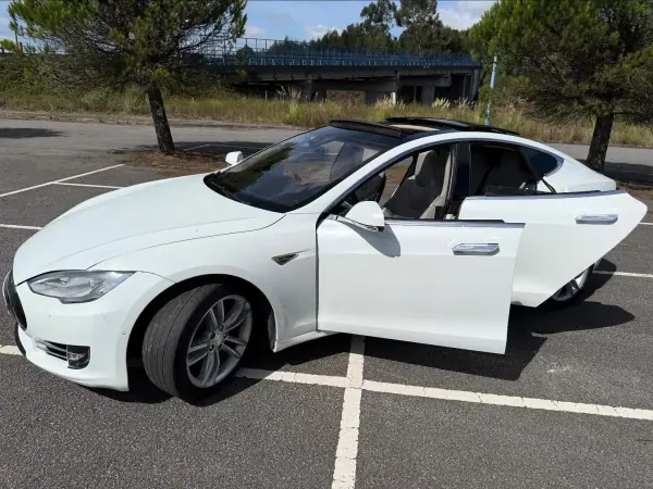 Tesla Model S 2015 - 27500 EUR, 162000 km - AUTO.MOTO.pt - 162000km - foto 21 de 21