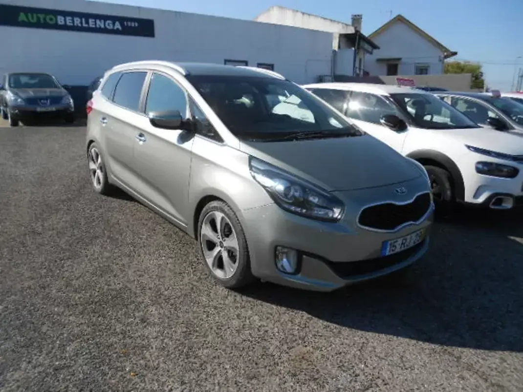 Kia Carens 2016 - 11500 EUR, 228300 km - AUTO.MOTO.pt - 228300km - foto 2 de 11