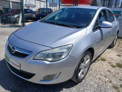 Opel Astra 2010 - 6350 EUR, 76845 km - AUTO.MOTO.pt - 76845km - foto 2 de 28