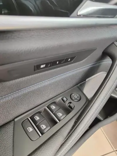BMW 530e 2022 - 38500 EUR, 34000 km - AUTO.MOTO.pt - 34000km - foto 22 de 46