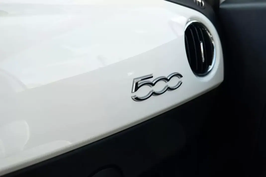 Fiat 500 2020 - 11500 EUR, 111216 km - AUTO.MOTO.pt - 111216km - foto 14 de 19