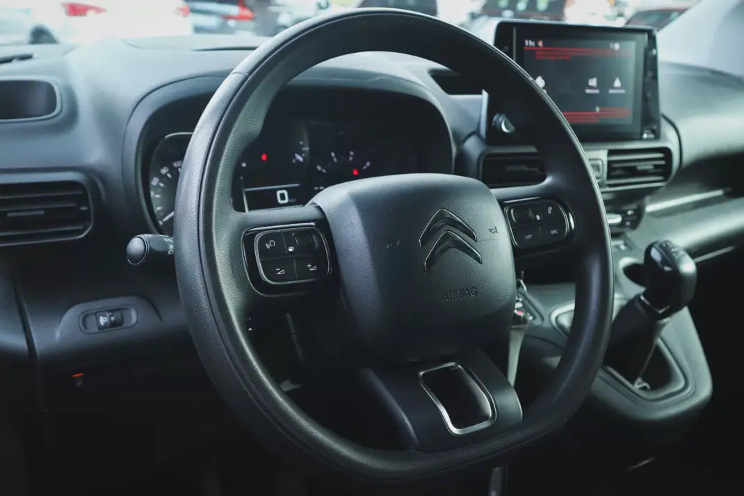 Citroën 2019 - 19880 EUR, 83120 km - AUTO.MOTO.pt - 83120km - foto 22 de 28