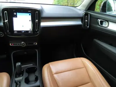 Volvo XC 40 2019 - 29490 EUR, 70000 km - AUTO.MOTO.pt - 70000km - foto 45 de 60
