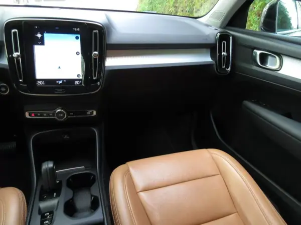 Volvo XC 40 2019 - 29490 EUR, 70000 km - AUTO.MOTO.pt - 70000km - foto 45 de 60