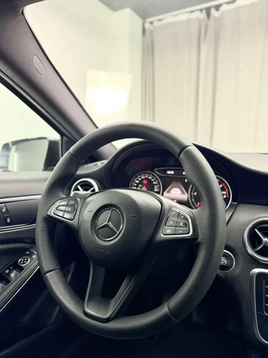 Mercedes-Benz A 180 2017 - 16500 EUR, 161000 km - AUTO.MOTO.pt - 161000km - foto 18 de 23