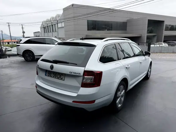 Skoda Octavia Break 2015 - 10500 EUR, 156000 km - AUTO.MOTO.pt - 156000km - foto 4 de 14