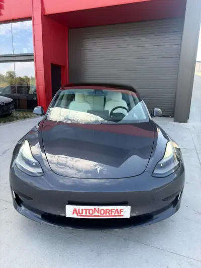 Tesla Model 3 2021 - 27000 EUR, 157593 km - 157593km - foto 3 de 18