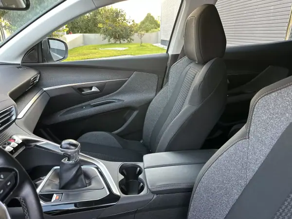 Peugeot 3008 2019 - 13900 EUR, 190000 km - AUTO.MOTO.pt - 190000km - foto 52 de 59