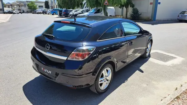Opel Astra GTC 2007 - 4980 EUR, 201150 km - AUTO.MOTO.pt - 201150km - foto 4 de 36