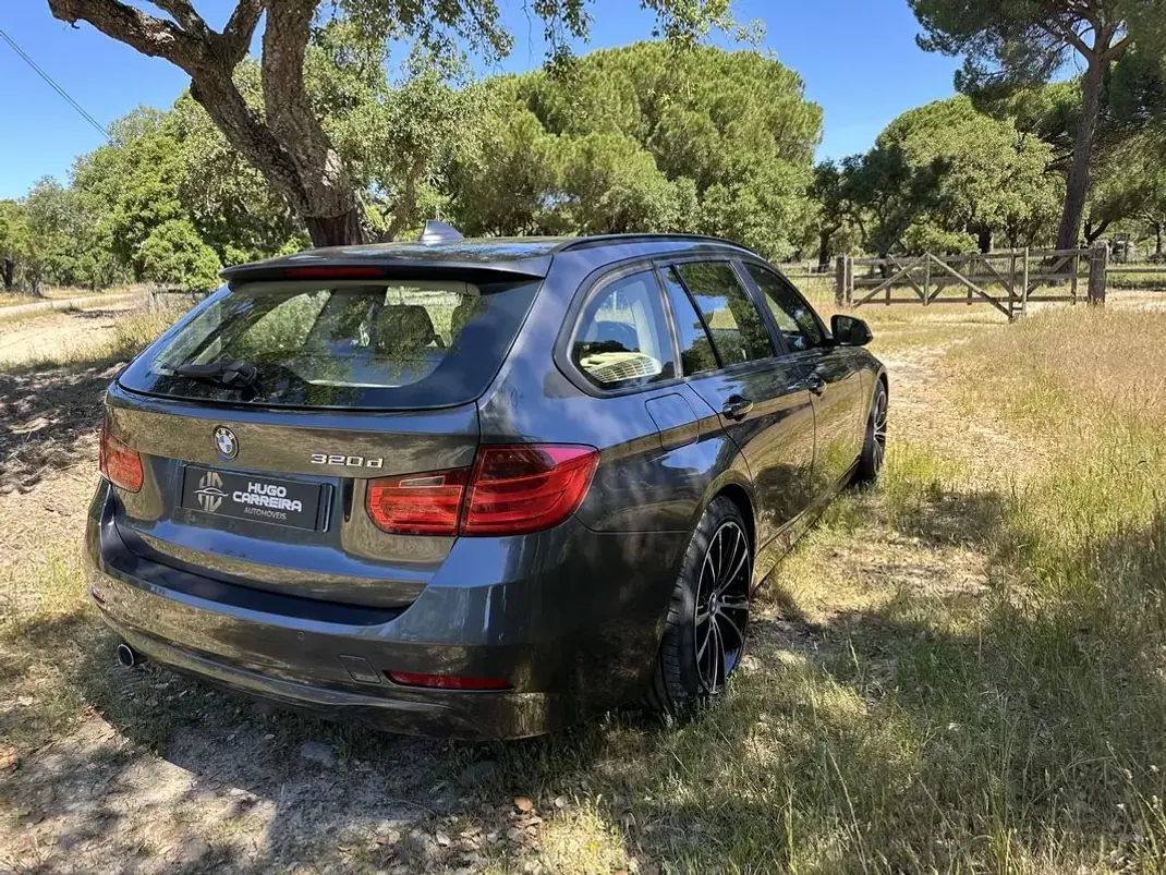 BMW 320 2013 - 12450 EUR, 229000 km - AUTO.MOTO.pt - 229000km - foto 4 de 10