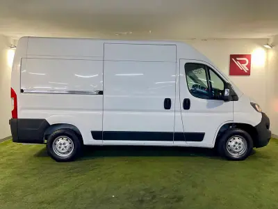 Peugeot 2.2 BlueHDi 335 L2 CD 2023 - 22950 EUR, 69000 km - AUTO.MOTO.pt - 69000km - foto 4 de 24