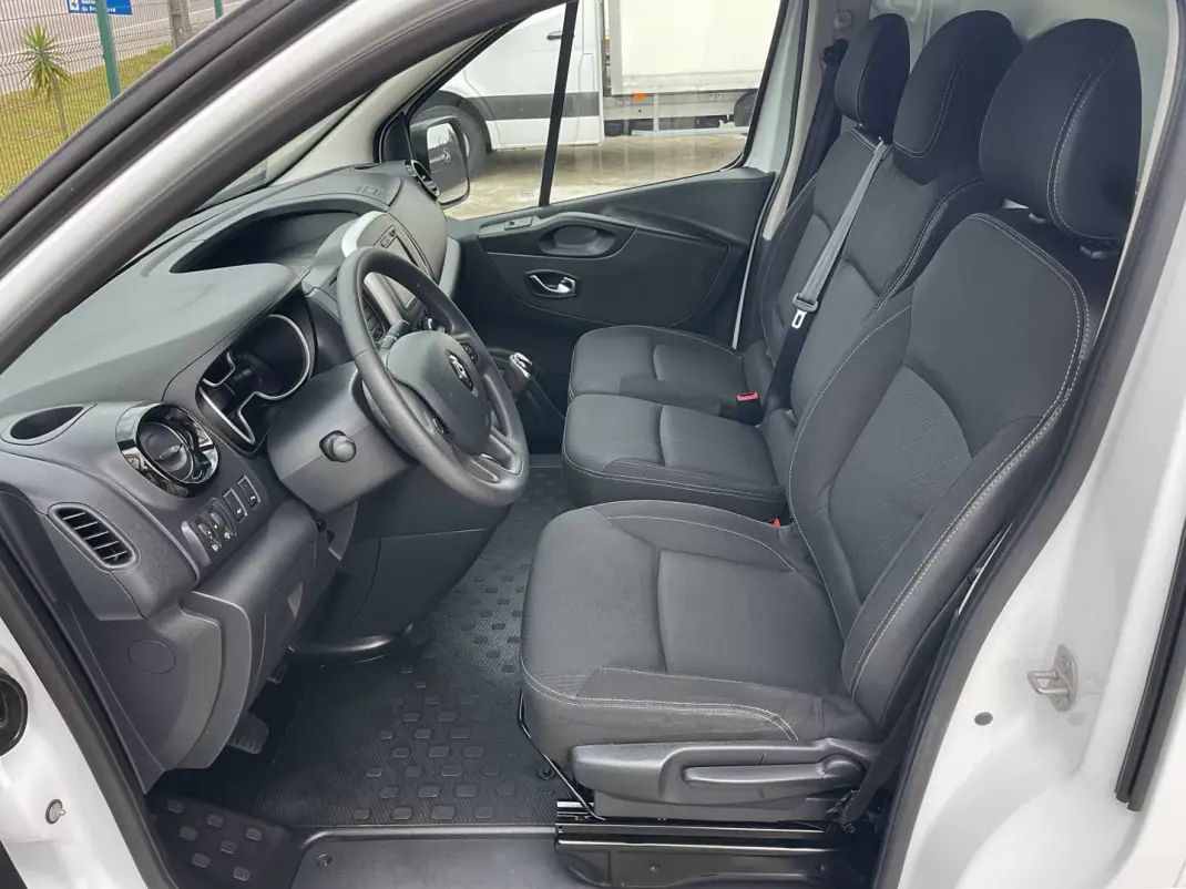 Renault Trafic 2.0 dCi IVA Dedutível 2020 - 17450 EUR, 131000 km - AUTO.MOTO.pt - 131000km - foto 18 de 35