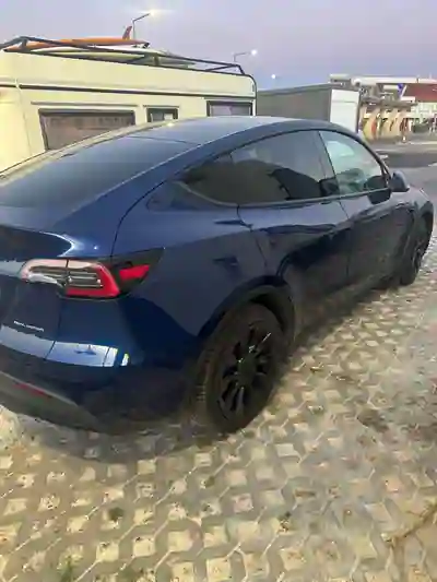 Tesla Model Y 2023 - 43490 EUR, 25000 km - AUTO.MOTO.pt - 25000km - foto 3 de 12