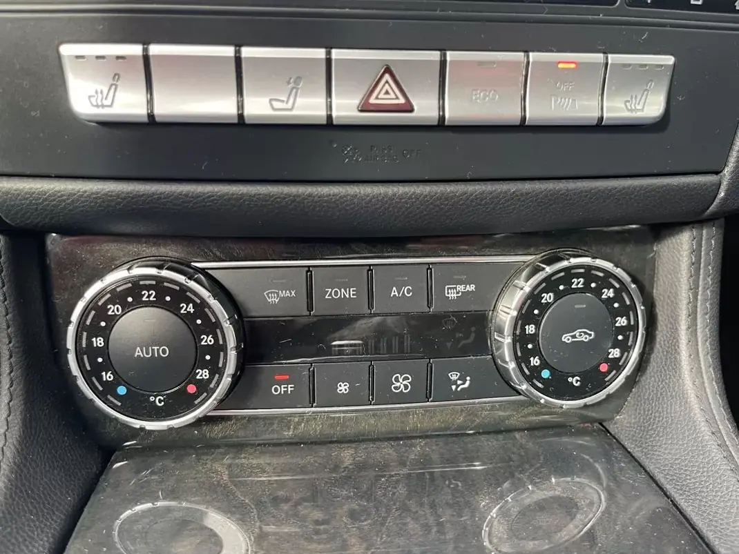 Mercedes-Benz CLS 350 2013 - 22990 EUR, 218000 km - AUTO.MOTO.pt - 218000km - foto 16 de 19