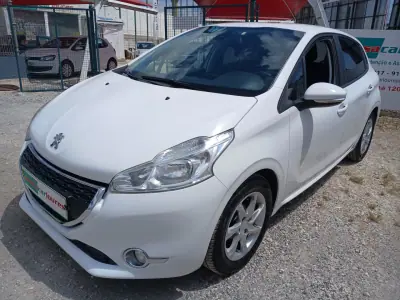 Peugeot 208 2014 - 7350 EUR, 85491 km - AUTO.MOTO.pt - 85491km - foto 2 de 25