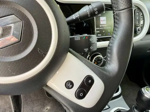 Renault Twingo 2021 - 9390 EUR, 158900 km - AUTO.MOTO.pt - 158900km - foto 23 de 33