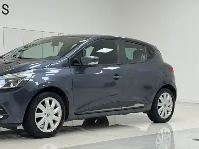 Renault Clio 2017 - 11890 EUR, 109000 km - AUTO.MOTO.pt - 109000km - foto 4 de 17