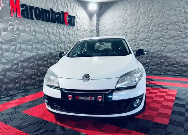 Renault Mégane 2012 - 10990 EUR, 243460 km - AUTO.MOTO.pt - 243460km - foto 3 de 21