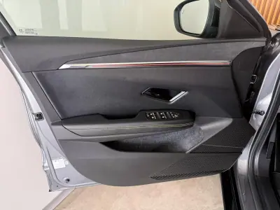 Renault Mégane E-Tech 2023 - 25500 EUR, 58000 km - AUTO.MOTO.pt - 58000km - foto 68 de 121