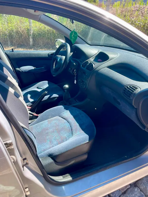 Peugeot 206 2000 - 1900 EUR, 226748 km - 226748km - foto 9 de 12