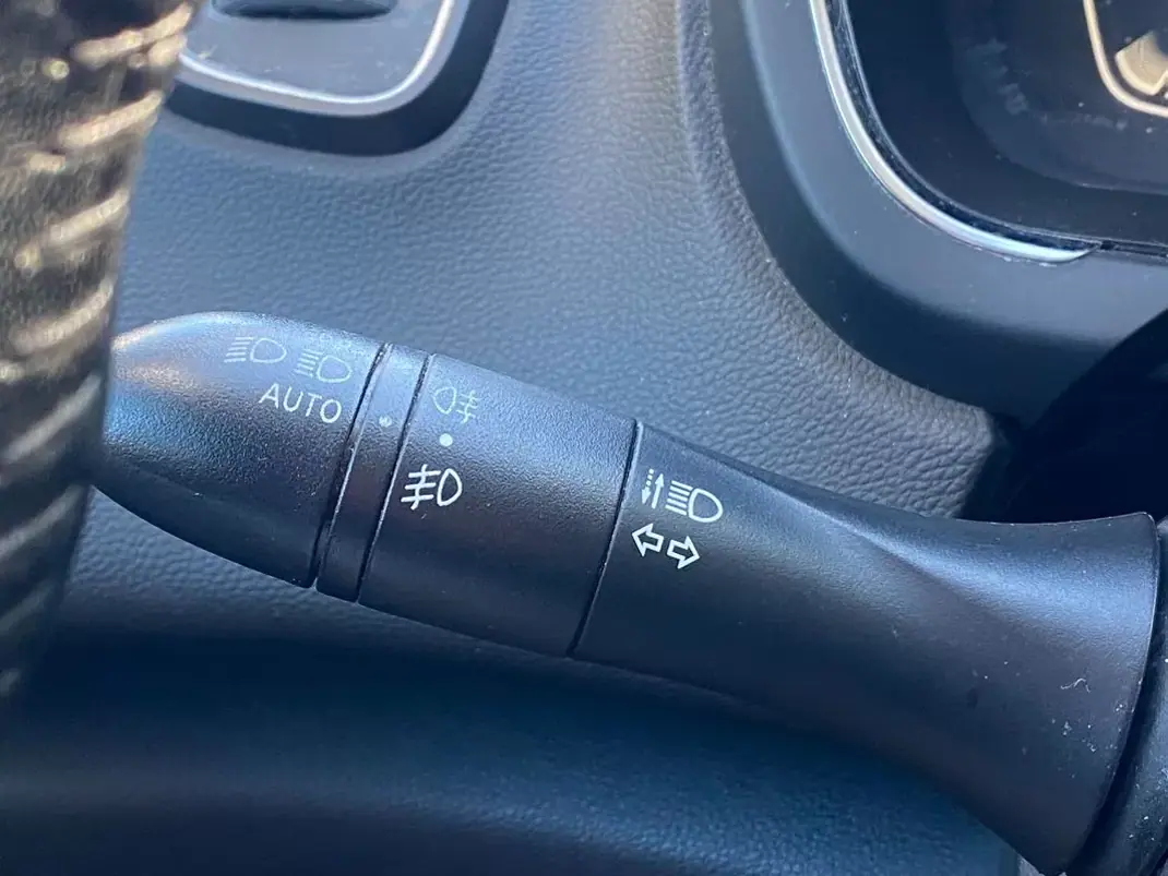 Renault Grand Scénic 2017 - 12950 EUR, 239000 km - AUTO.MOTO.pt - 239000km - foto 11 de 21