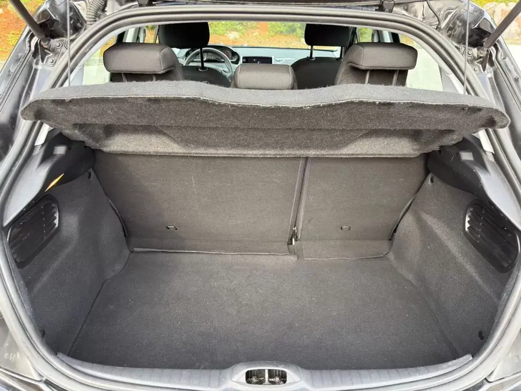 Peugeot 208 2015 - 7900 EUR, 173040 km - AUTO.MOTO.pt - 173040km - foto 13 de 25