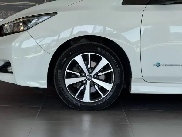 Nissan Leaf 2020 - 12990 EUR, 129004 km - AUTO.MOTO.pt - 129004km - foto 8 de 21