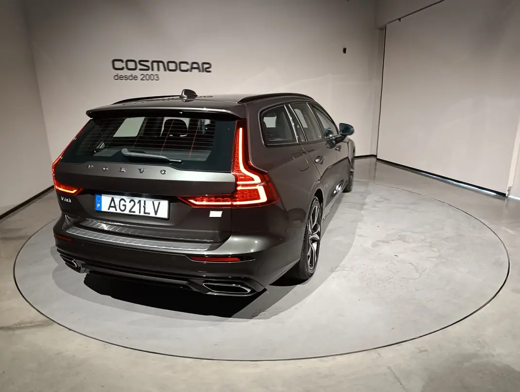 Volvo V60 2021 - 25900 EUR, 102259 km - AUTO.MOTO.pt - 102259km - foto 4 de 15