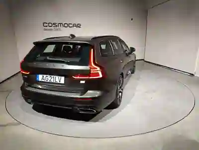 Volvo V60 2021 - 25900 EUR, 102259 km - AUTO.MOTO.pt - 102259km - foto 4 de 15