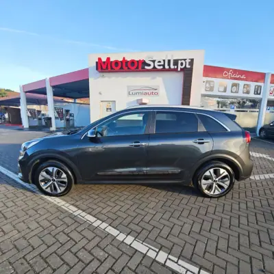 Kia e-Niro 2021 - 24400 EUR, 81000 km - AUTO.MOTO.pt - 81000km - foto 11 de 13
