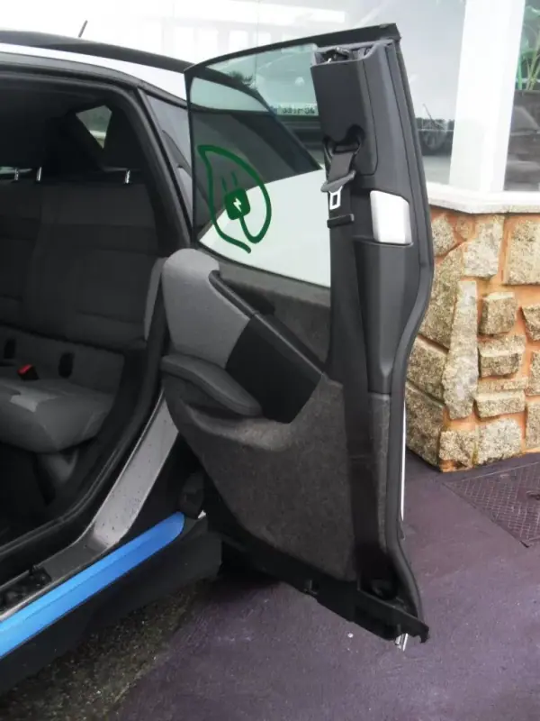 BMW i3 2018 - 17580 EUR, 93200 km - AUTO.MOTO.pt - 93200km - foto 4 de 28