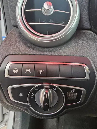 Mercedes-Benz C 300 2020 - 20999 EUR, 207000 km - AUTO.MOTO.pt - 207000km - foto 14 de 22